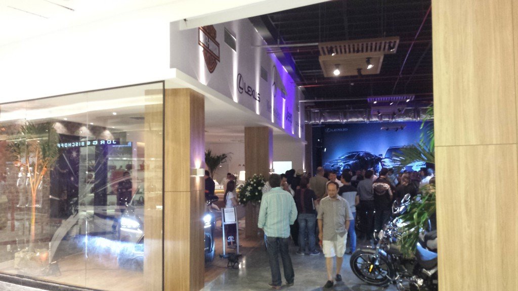 Grupo Newland abre loja de veículos de luxo no Iguatemi 3 20150423_205415