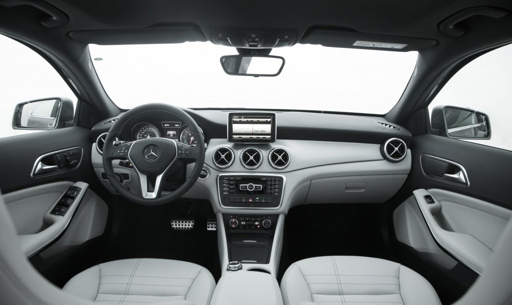 Test-drive com Mercedes-Benz GLA: características de SUV e de esportivo