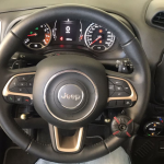 Concessionária de Fortaleza tem carro de test-drive adaptado para pessoas com deficiência