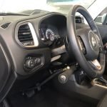 Concessionária de Fortaleza tem carro de test-drive adaptado para pessoas com deficiência